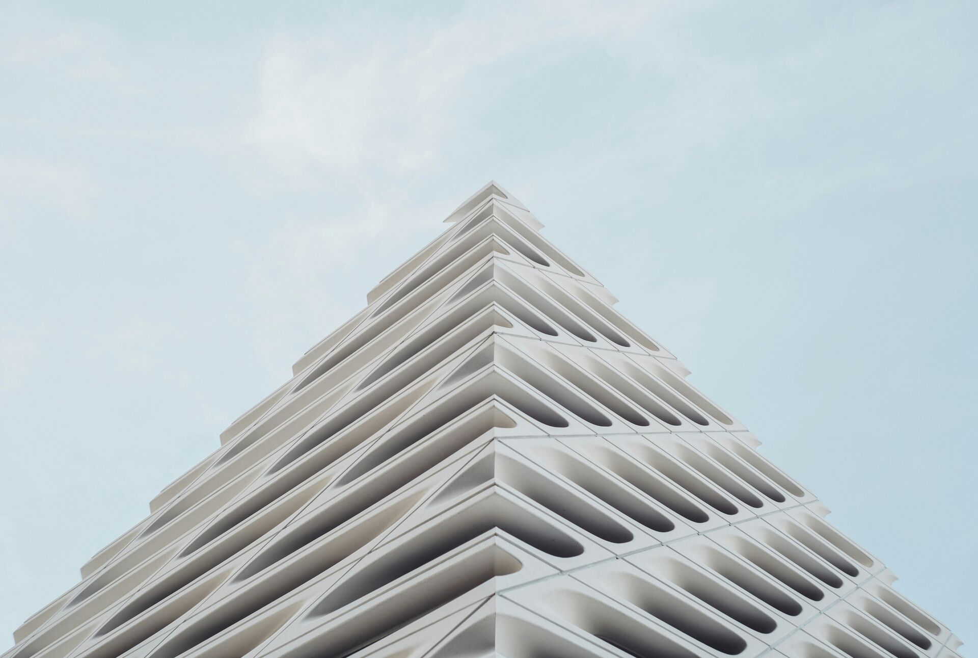 Façade d'un immeuble moderne vue en contre-plongée